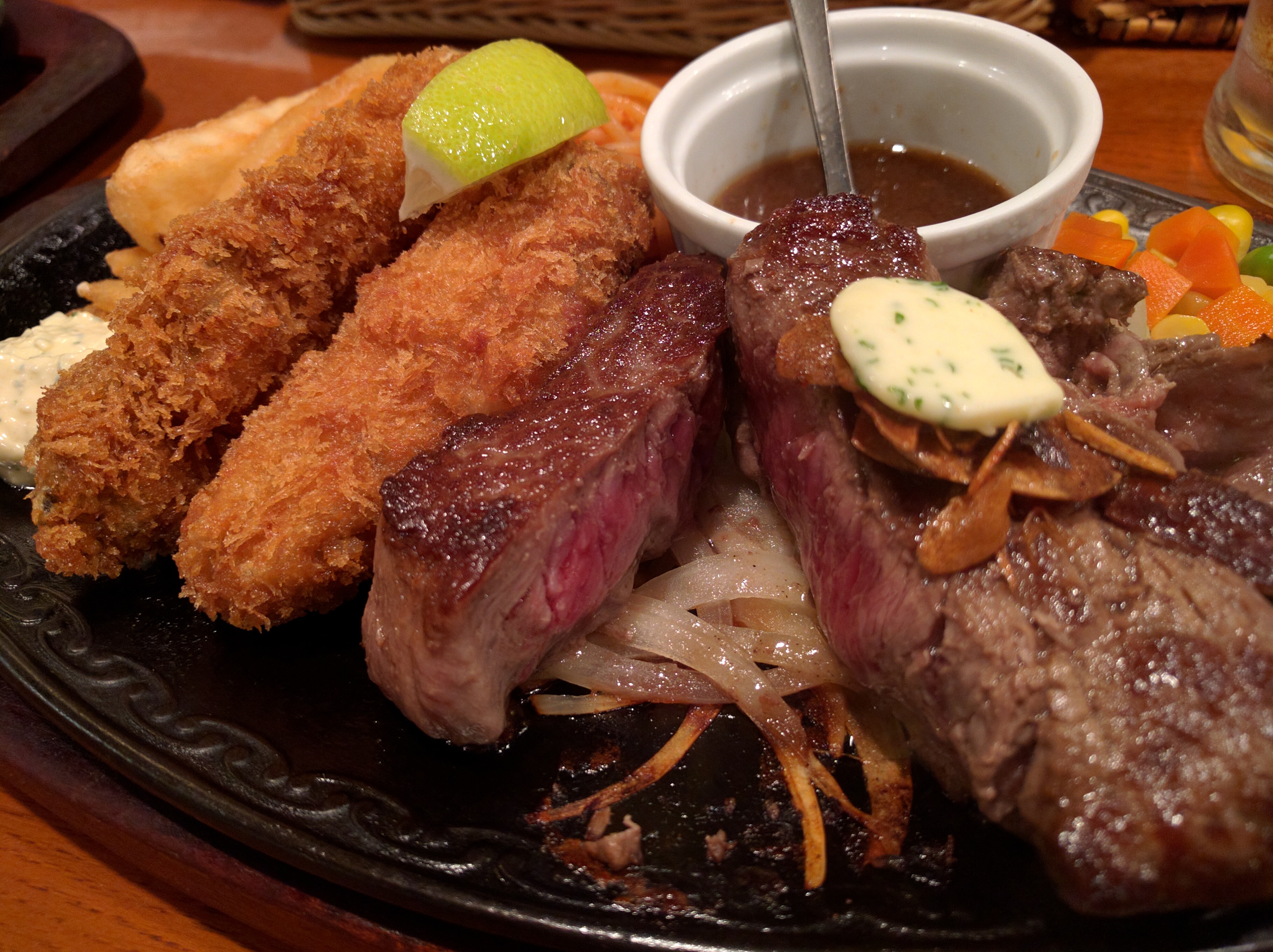 暗めの店内で撮影