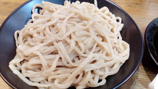 カメラはどちらかといえば寒色系の色味
