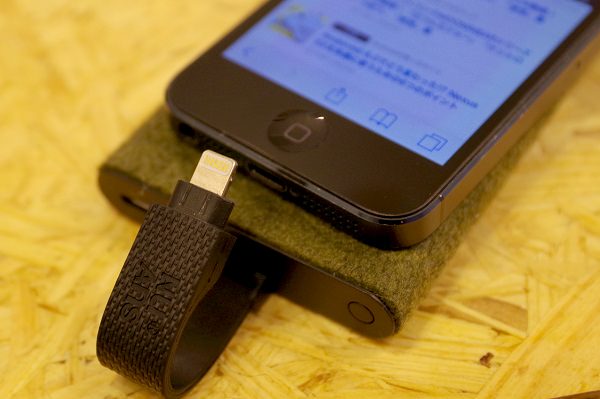 この部分がコネクタとなり、iPhoneへ接続が可能