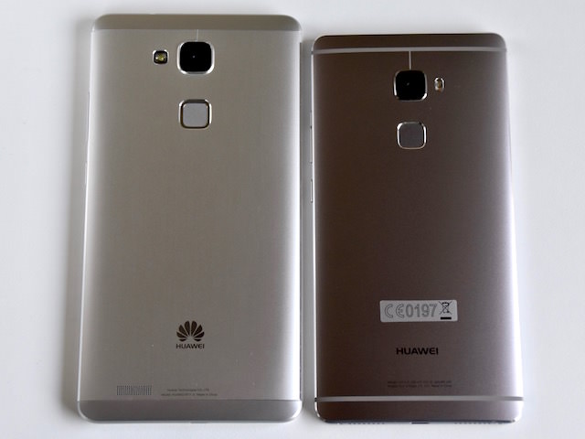 Mate S(右)とMate 7(左)のリアパネル