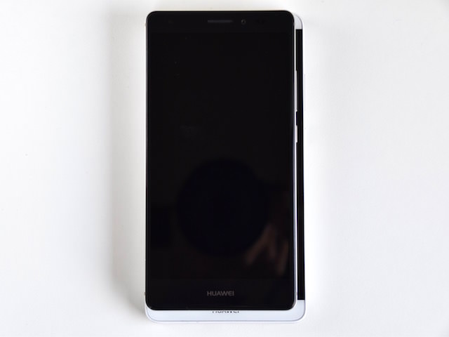 Mate 7の上にMate Sを重ねてみた様子