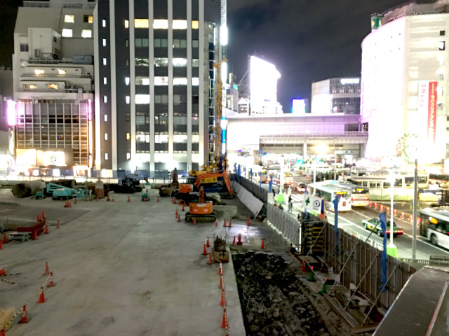夜の渋谷。かつては名所だった東急プラザビルも完全に取り壊された