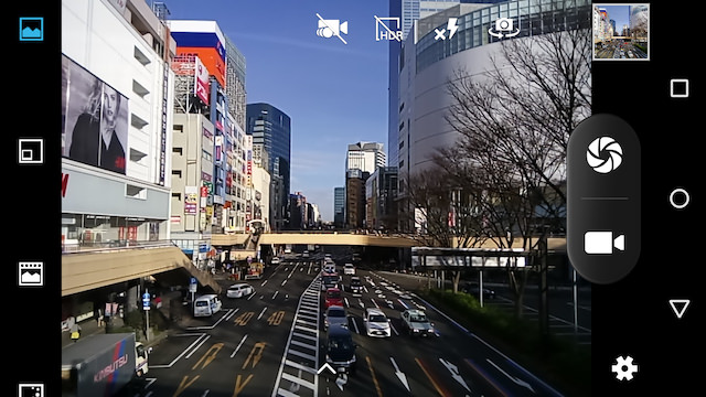 撮影時に画面に表示されるプレビュー映像はやや粗さを感じる