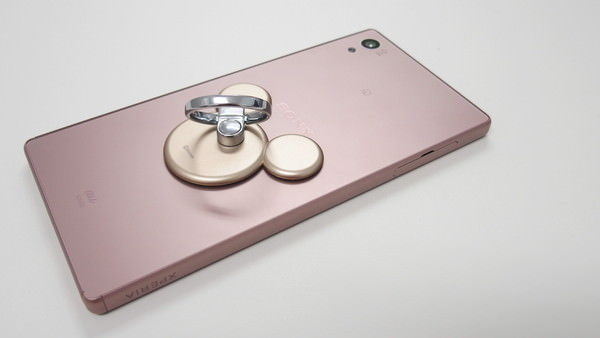 マットなゴールドがZ5によく似合います