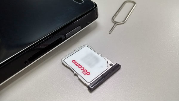 SIMトレイに載せるタイプ