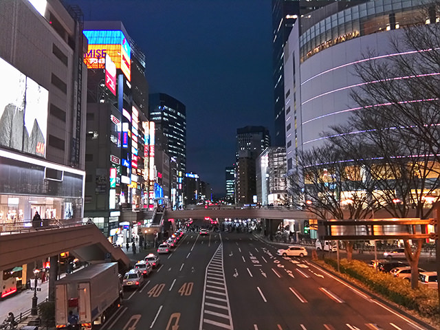 ノーマルモードで撮影した夜の街の風景