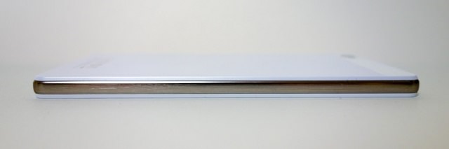 本体左側面にはなにもなし