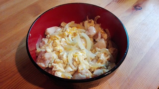親子丼。卵のツヤ感も表現できている、のではないだろうか