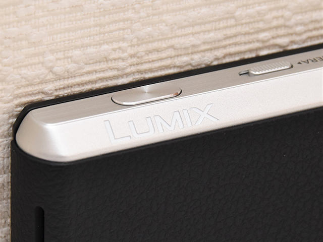 DMC-CM10はロゴカラーがホワイト