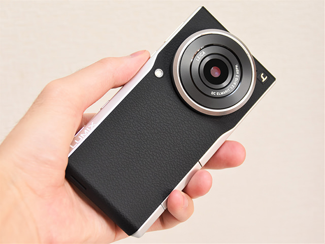 スマホ用に片手でも扱え、ポケットにも収納できるコンパクトサイズ