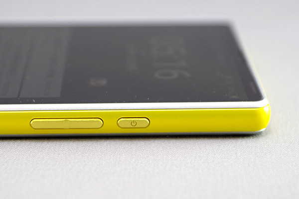 AQUOS Compactの電源ボタン