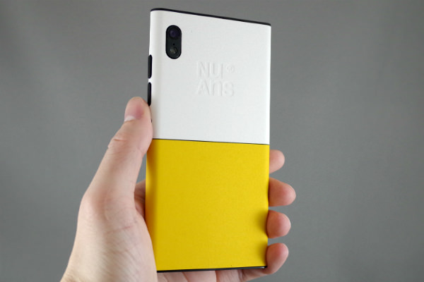 NuAns NEO ホワイトのTOPカバーとイエローのBOTTOMカバーの組み合わせ