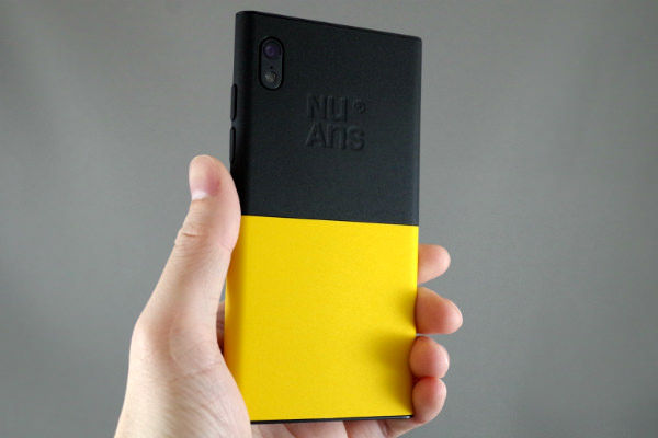 NuAns NEO ブラックのTOPカバーとイエローのBOTTOMカバーの組み合わせ