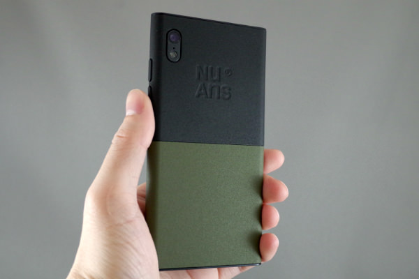 NuAns NEO ブラックのTOPカバーとカーキのBOTTOMカバーの組み合わせ