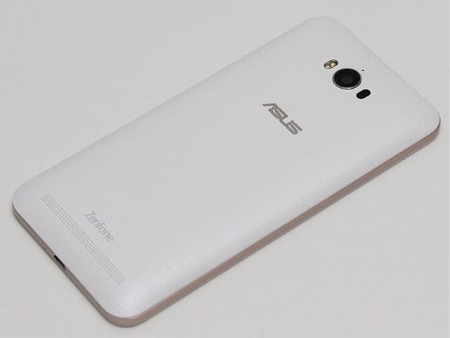 ZenFone Maxのリアパネル