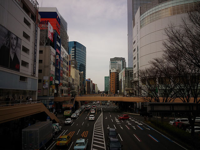 HDRオフで撮影した昼間の街の風景