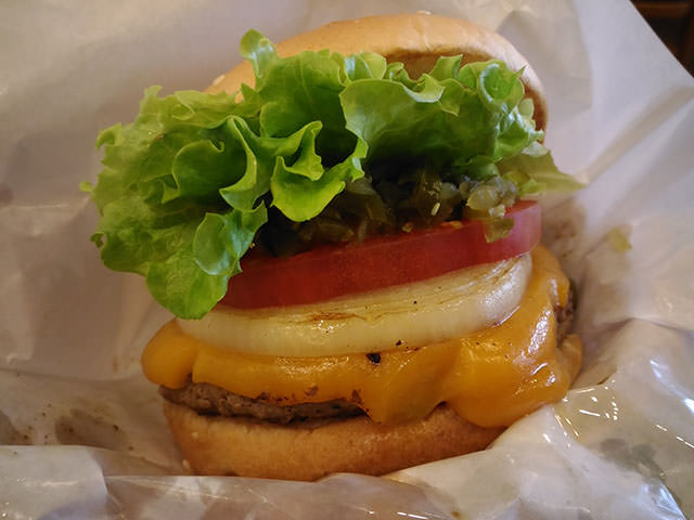 チーズハンバーガーもおいしそう