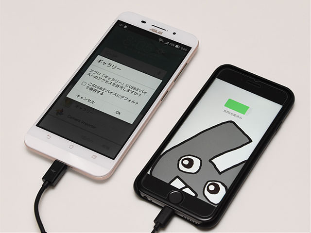 専用コネクタにLightningケーブルを繋げばiPhoneだってOK