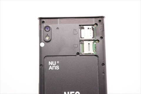 NuAns NEO:SIMカードをセットしてノッチを戻す