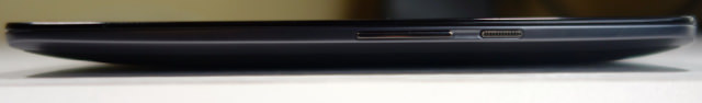 Moto X Play:右サイド