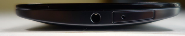 Moto X Play:上サイド
