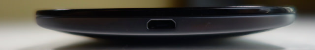 Moto X Play:下サイド