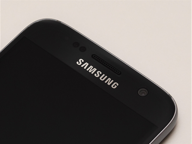 Galaxy S7:ディスプレイ上にはSamsungのロゴ
