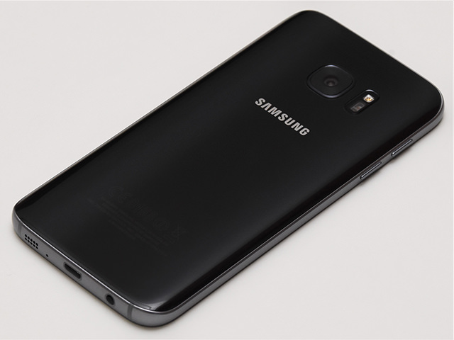 Galaxy S7:Black Onyxカラーのリアパネル