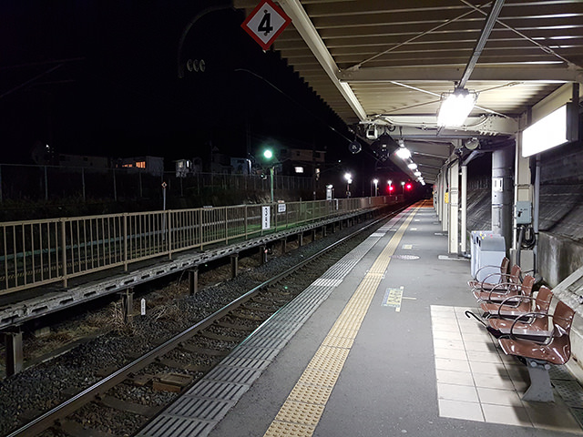 Galaxy S7 カメラ作例:夜の駅ホーム