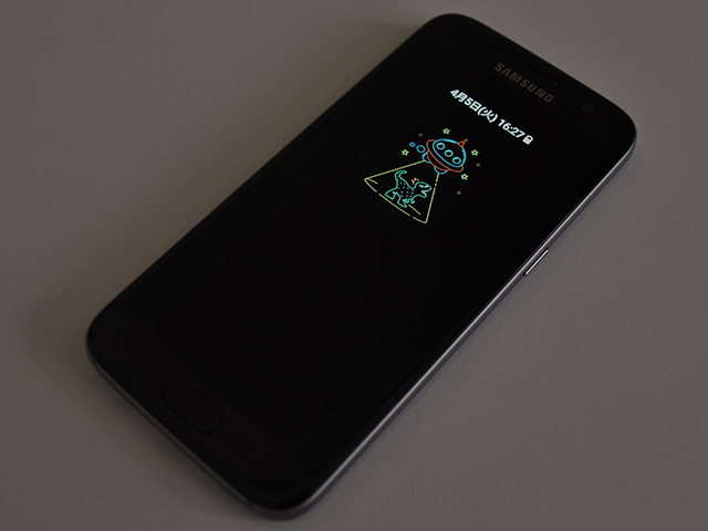 Galaxy S7:テーマ機能に含まれている専用画像の例