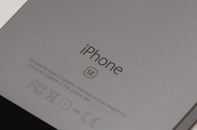 iPhone SE:iPhoneのロゴ