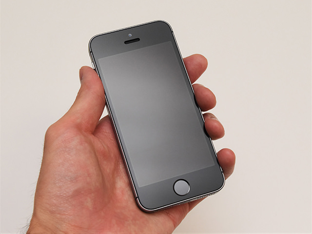 iPhone SE:手に持った感じ