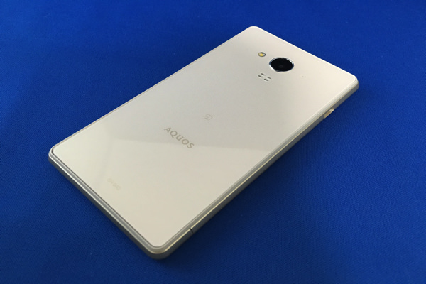 AQUOS EVER SH-04G:本体背面