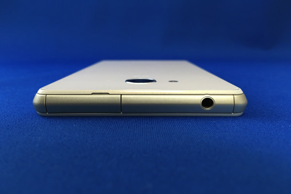 AQUOS EVER SH-04G:本体上側面