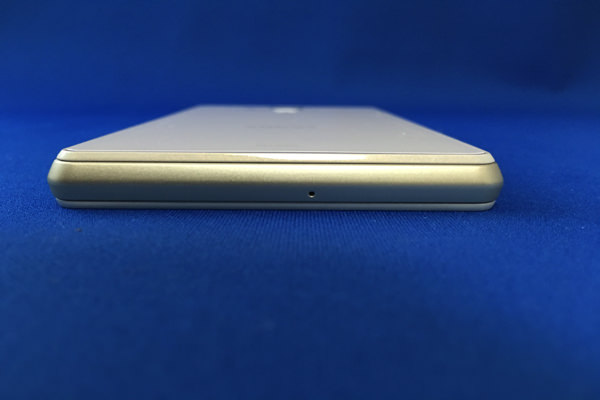 AQUOS EVER SH-04G:本体下側面