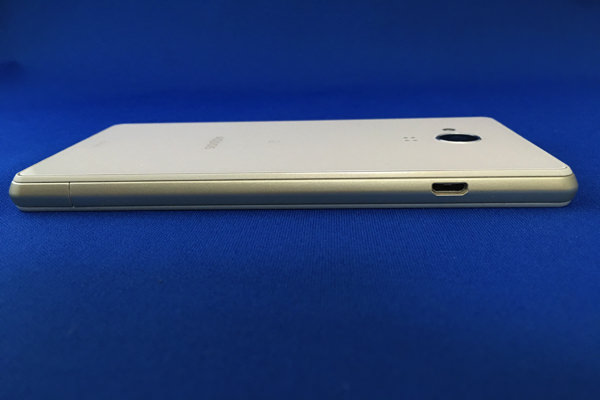 AQUOS EVER SH-04G:本体左側面