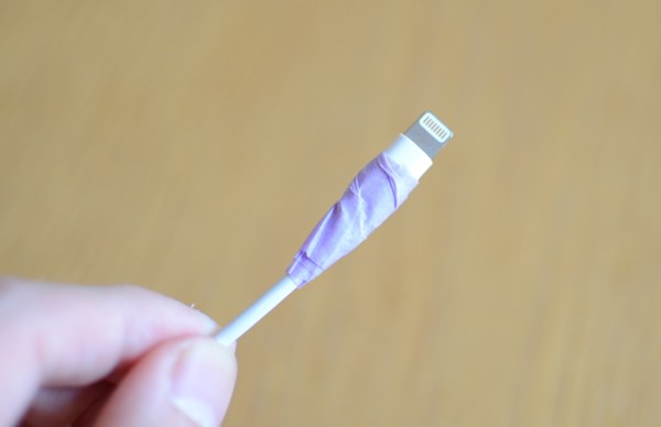 充電ケーブル 応急処置はテープで巻く