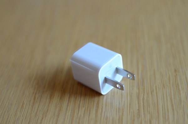 充電アダプタ 純正のものが望ましい