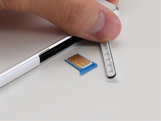 SIMカードスロットの場所は端末によって様々