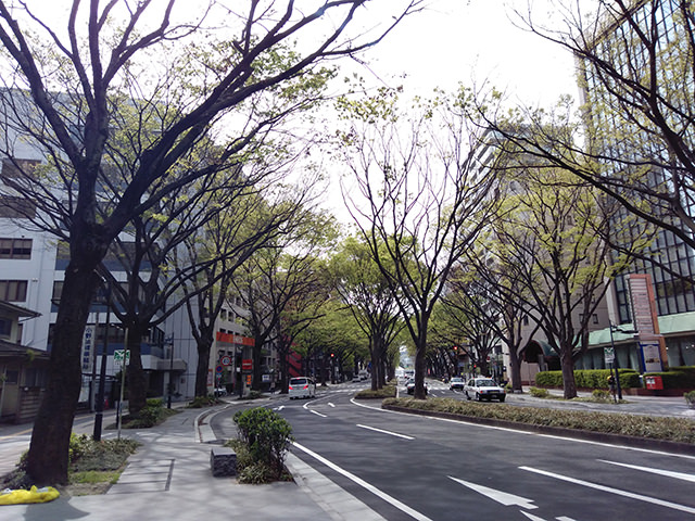 昼間に撮影した街の風景(HDRオフ)