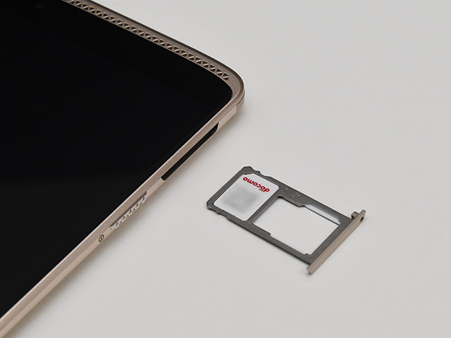 AXON mini 設定:SIMカードを差す