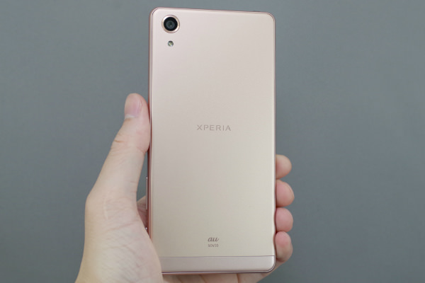 Xperia X Performance SOV33 背面