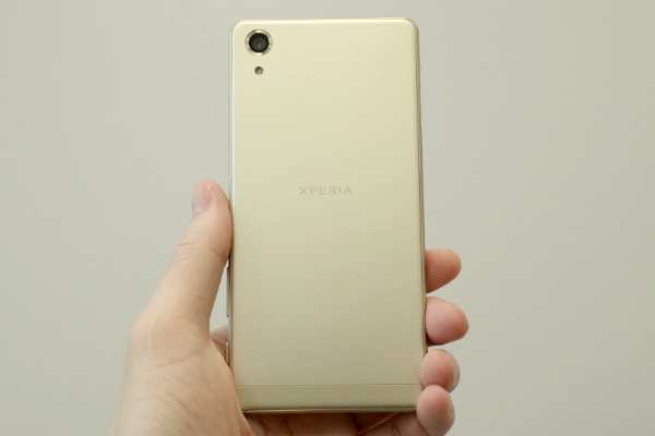 Xperia X Performance 背面