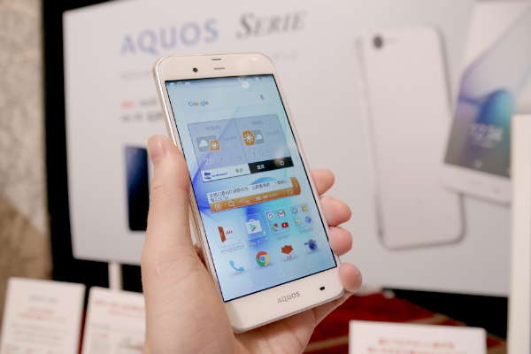 AQUOS SERIE SHV34 前面