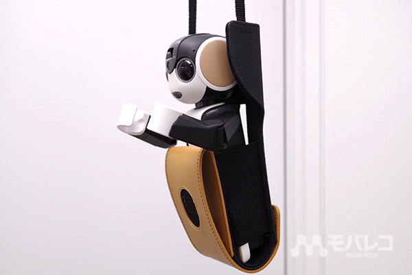キャリングケースに入ったRoBoHoN