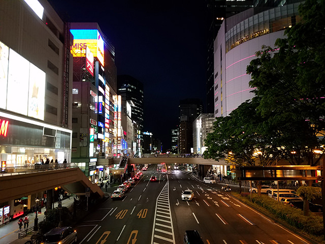 夜の街の景色(HDRオフ)