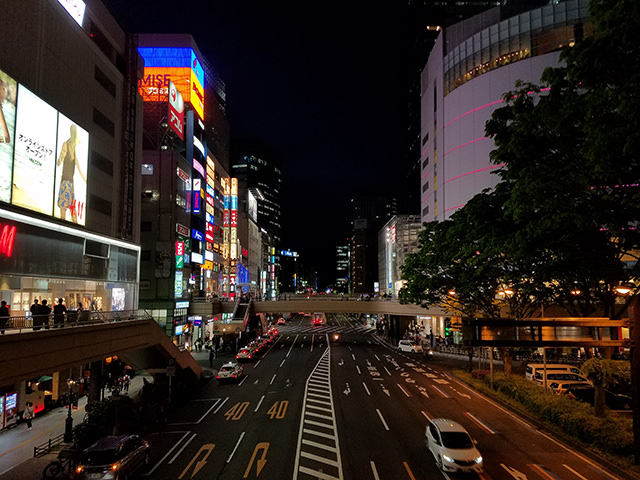 夜の街の景色(HDRオン)