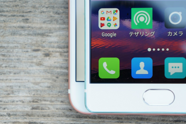 REIのベゼル部はiPhone 6sよりも薄くスタイリッシュな印象がある