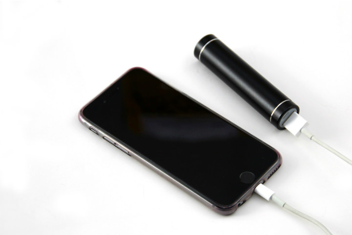 日頃のスマホの充電が不安なあなたへ!目的別に選ぶモバイルバッテリーまとめ