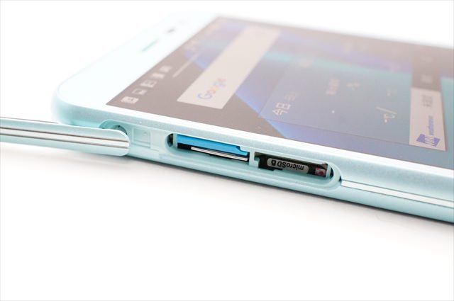 AQUOS U SHV35 外観 左側面
